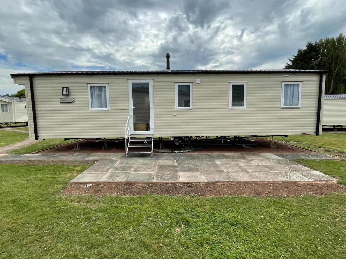 Tidal Caravan * Minehead